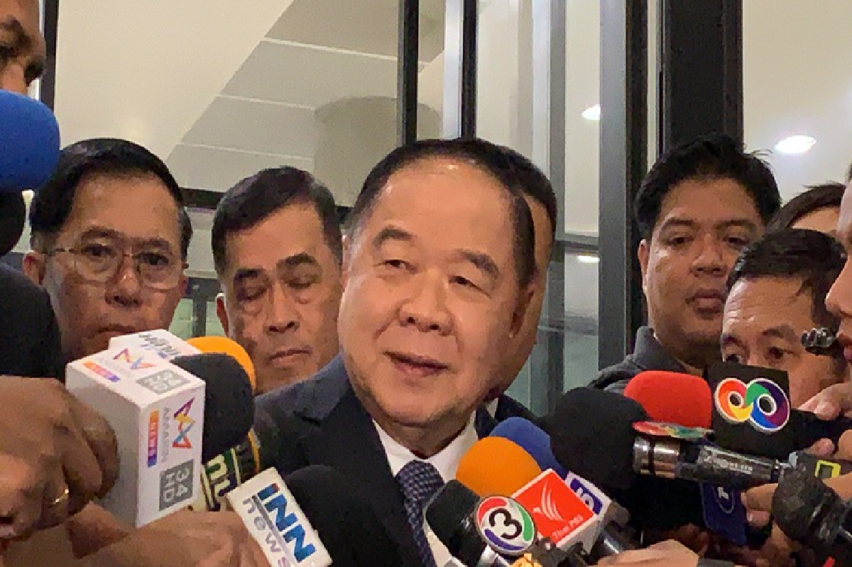 "บิ๊กป้อม"เปิดทางแฟลชม็อบนศ. แต่ขอให้ยึดกม. "บิ๊กป้อม"เปิดทางแฟลชม็อบนศ. แต่ขอให้ยึดกม.