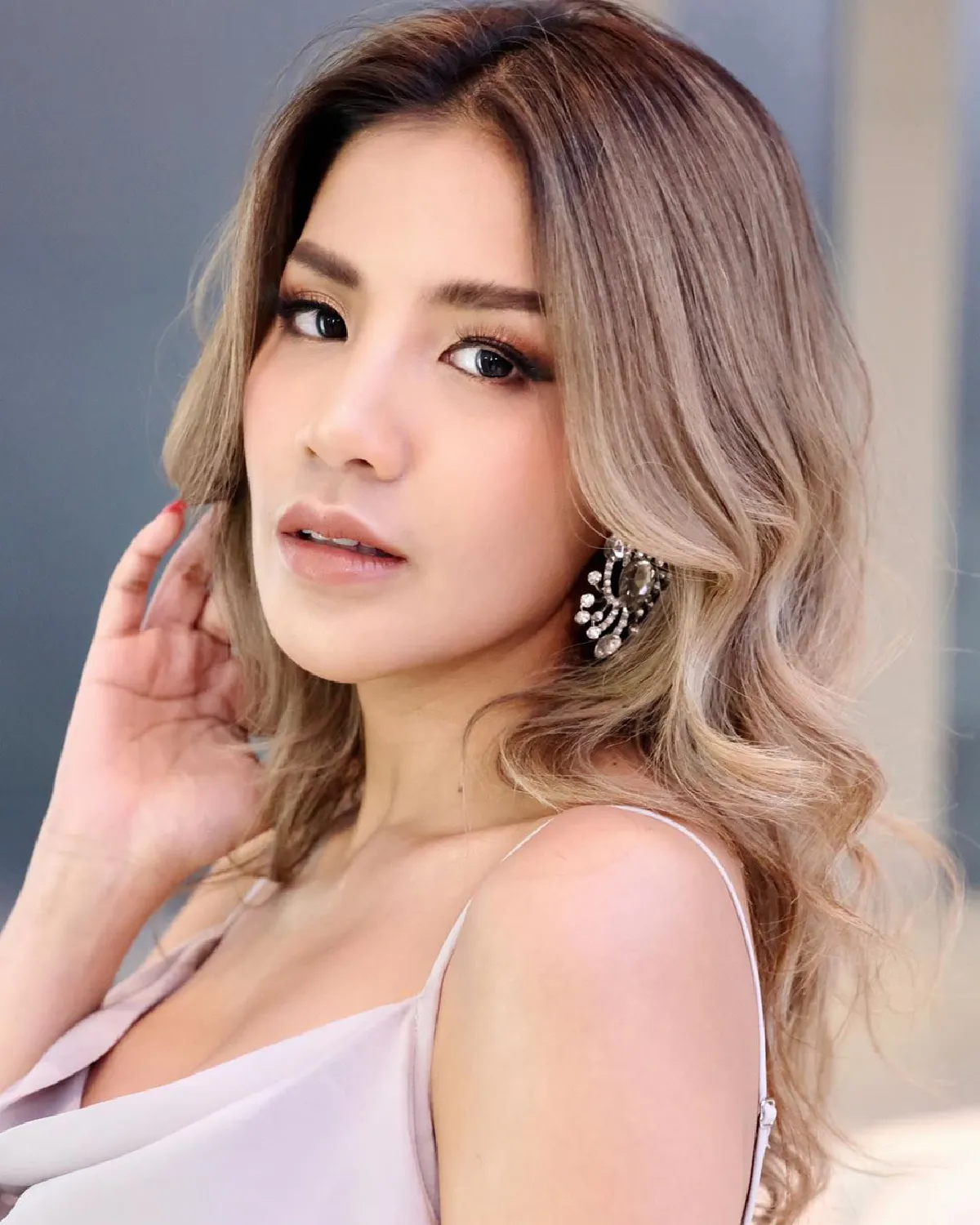 ใบเตย อาร์สยาม อวดภาพน้องชายแต่งหญิง สวยปังอยากส่งลงมิสทิฟฟานี่