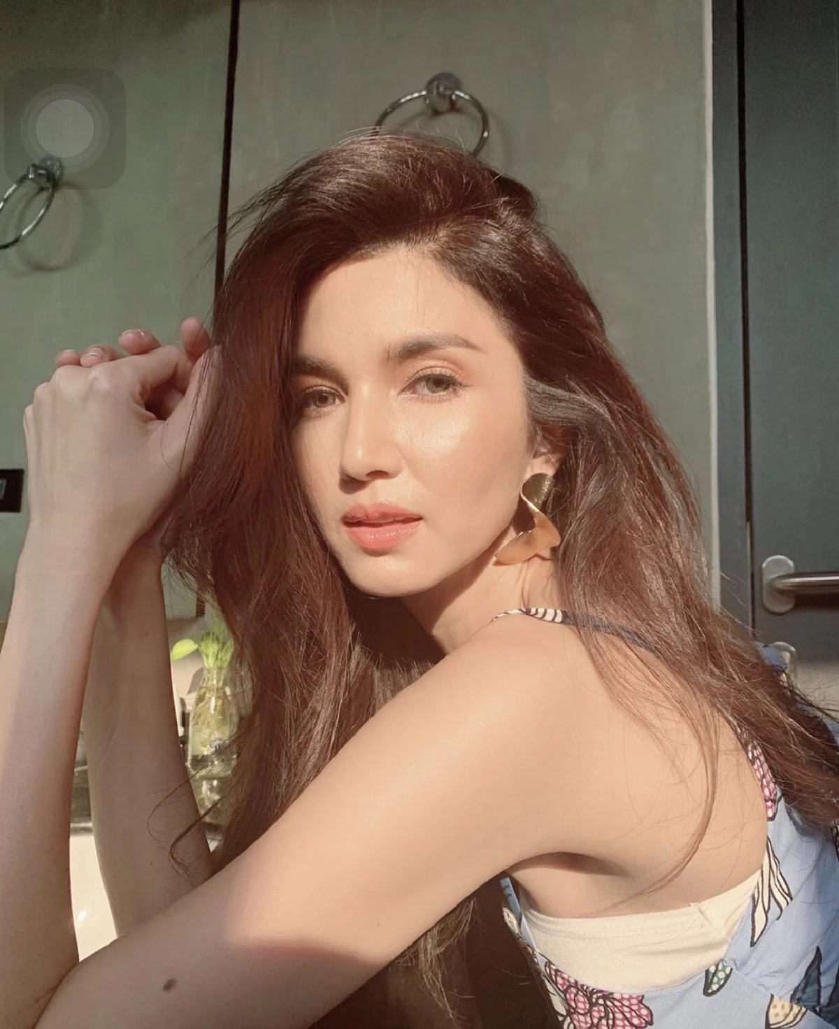 พลอย เฌอมาลย์-โบว์ แวนด้า โดนแหกด้วย! หลังโพสต์ข่าว ซันนี่ ให้สัมภาษณ์เรื่องการเมือง