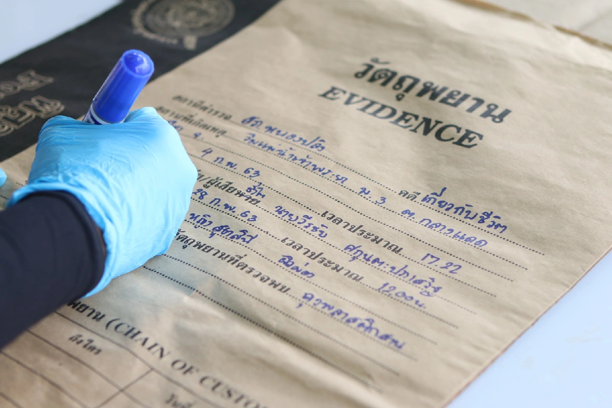 พบถุงพลาสติกสีแดงใบใหญ่สงสัยบรรจุกระดูกพี่ชายผู้พิพากษาถูกอุ้มฆ่า