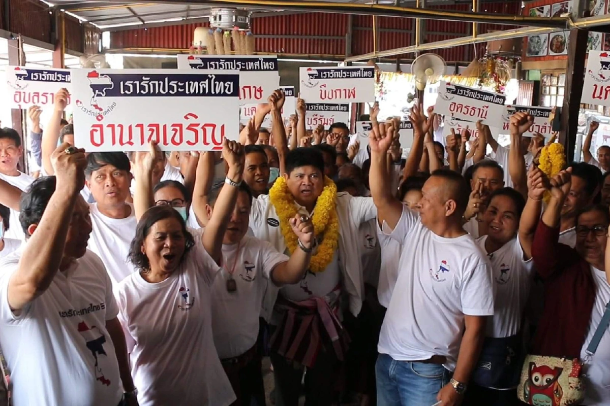 แดงแปรพักตร์ตั้งกลุ่มเรารักประเทศไทยยืนยันไม่แตกแยก