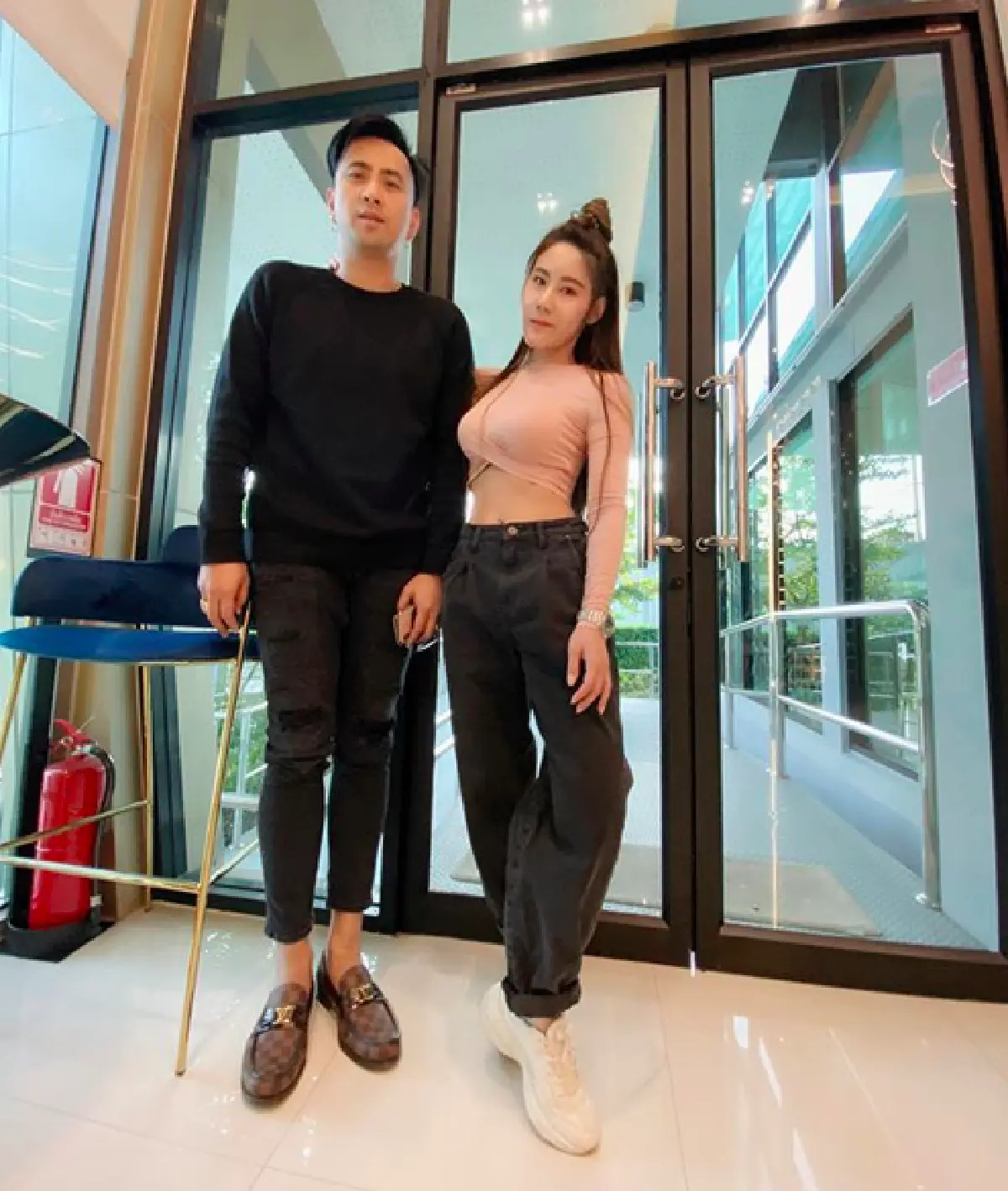 “ยูริ” ภรรยา “บอล เชิญยิ้ม” เปลือยหลังโพสต์ท่าสุดแซ่บกลางออนเซน ที่ม่อนแจ่ม 