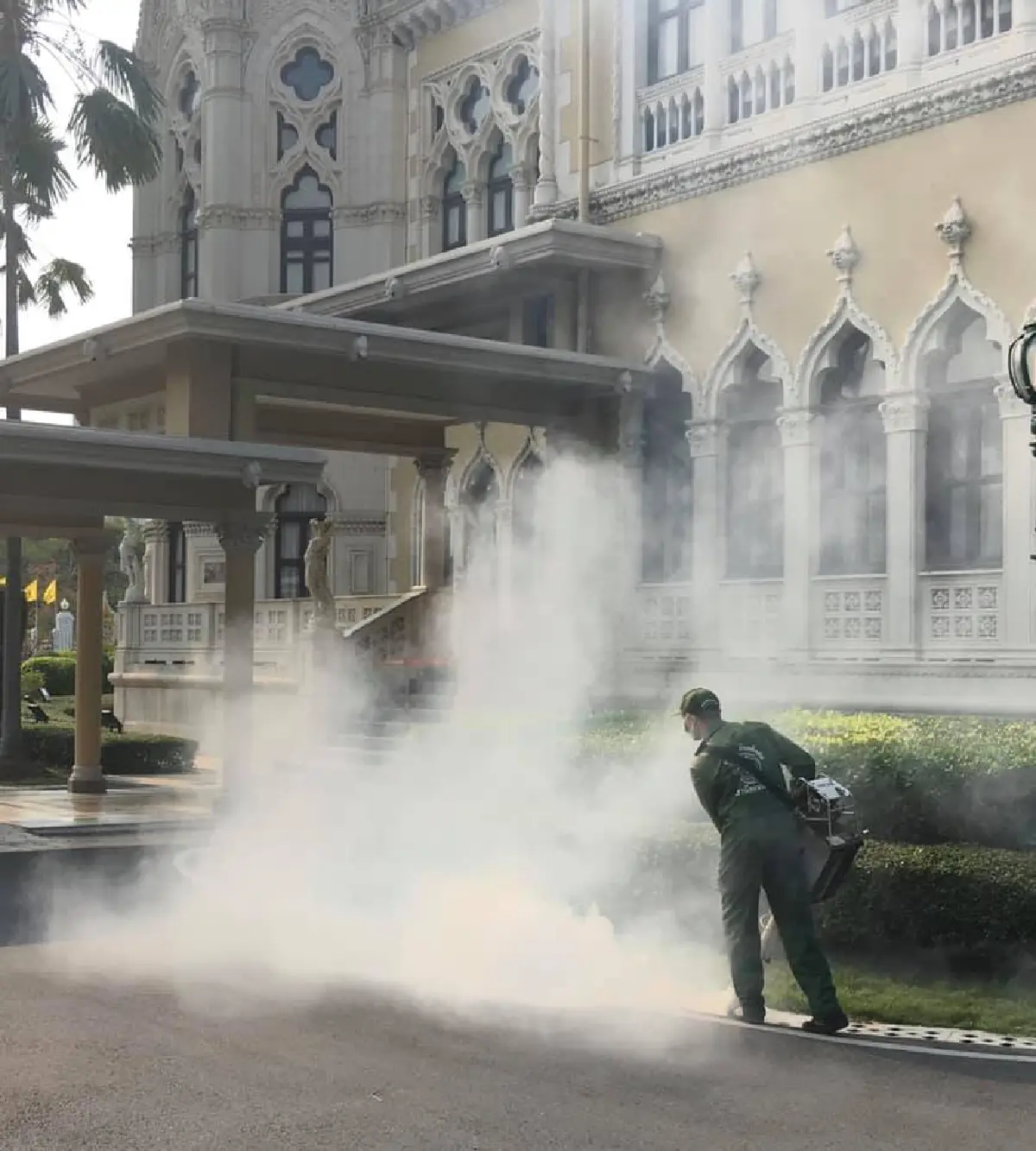 ฆ่าเชื้อทั่วทำเนียบ! เลขาธิการนายกฯคุมเข้มป้องกันโควิด-19