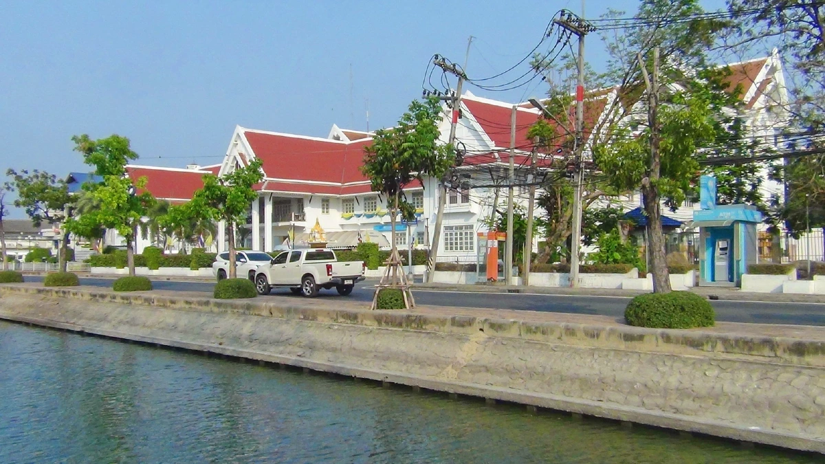 ตามจนเจอ! คนร้ายทุบตู้ATMแบงก์กรุงไทยข้างศาลากลางเมืองแปดริ้ว