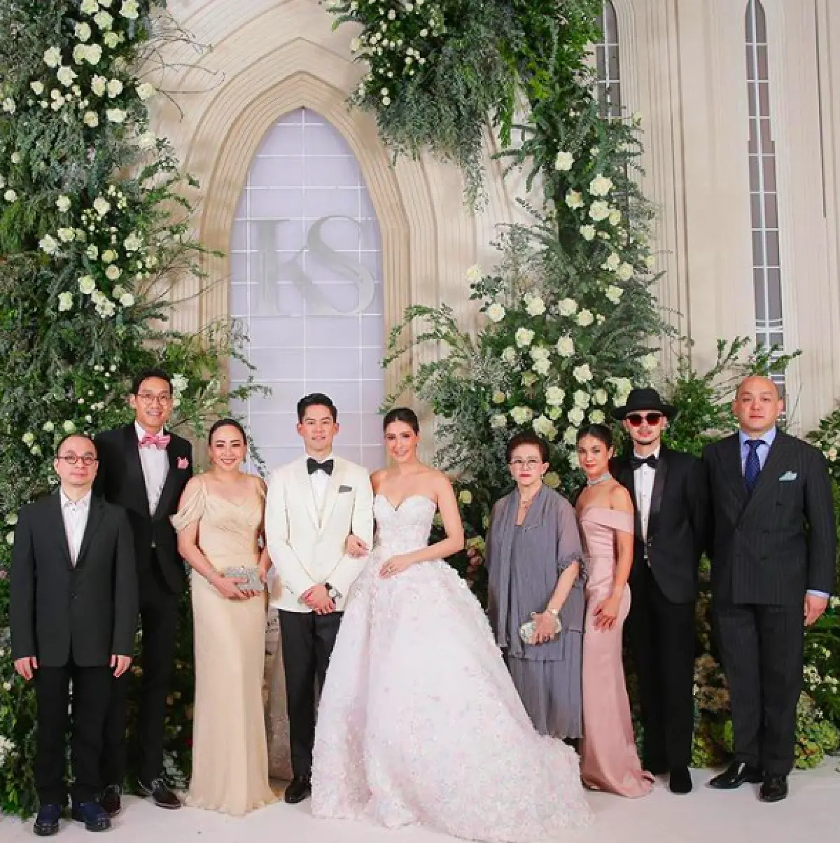 ส่องภาพเหล่าคนดัง-คนบันเทิงจากทุกแวดวงร่วมงานวิวาห์ “กรณ์-ศรีริต้า”