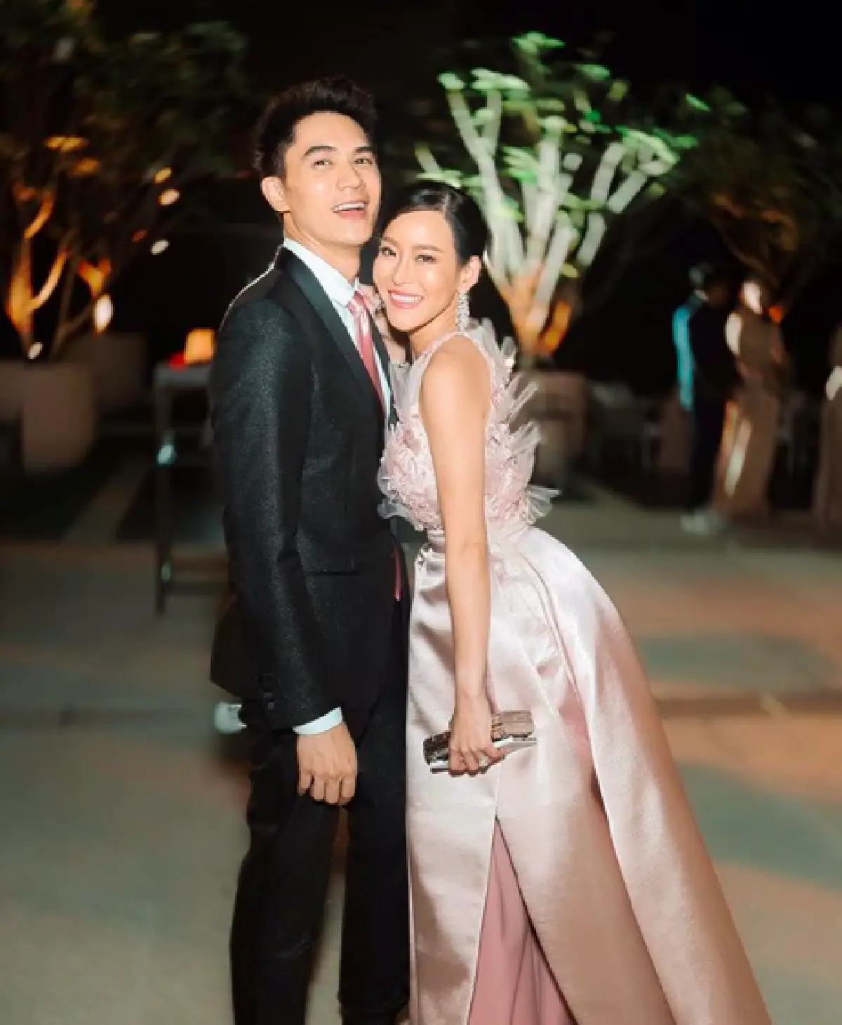 ส่องภาพเหล่าคนดัง-คนบันเทิงจากทุกแวดวงร่วมงานวิวาห์ “กรณ์-ศรีริต้า”