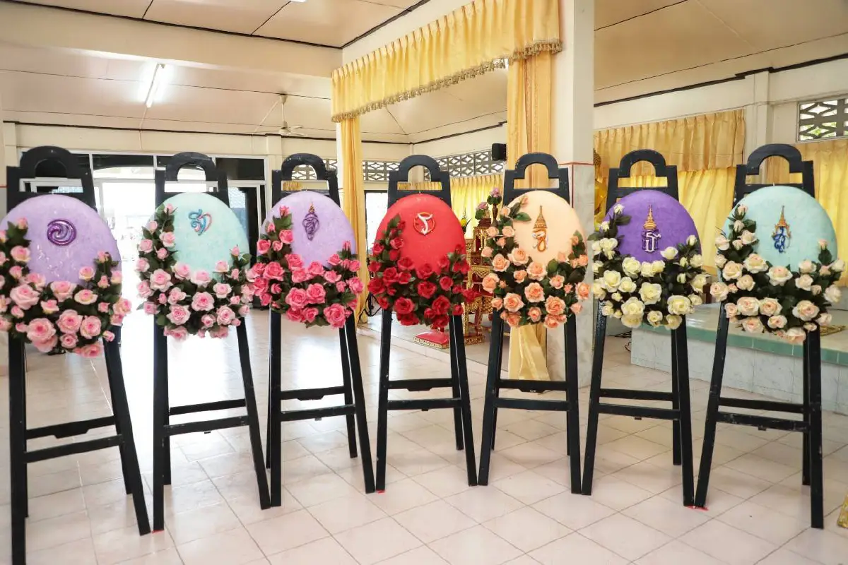 ในหลวงพระราชทานพวงมาลาหลวงวางหน้าหีบศพอาสาสมัครทหารพราน