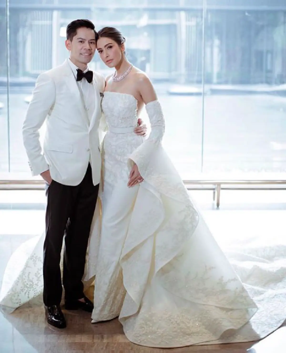 "ขันเงิน ไทยเทเนี่ยม" สวมกอด "ศรีริต้า" หลังพาครอบครัวร่วมงานแต่ง 