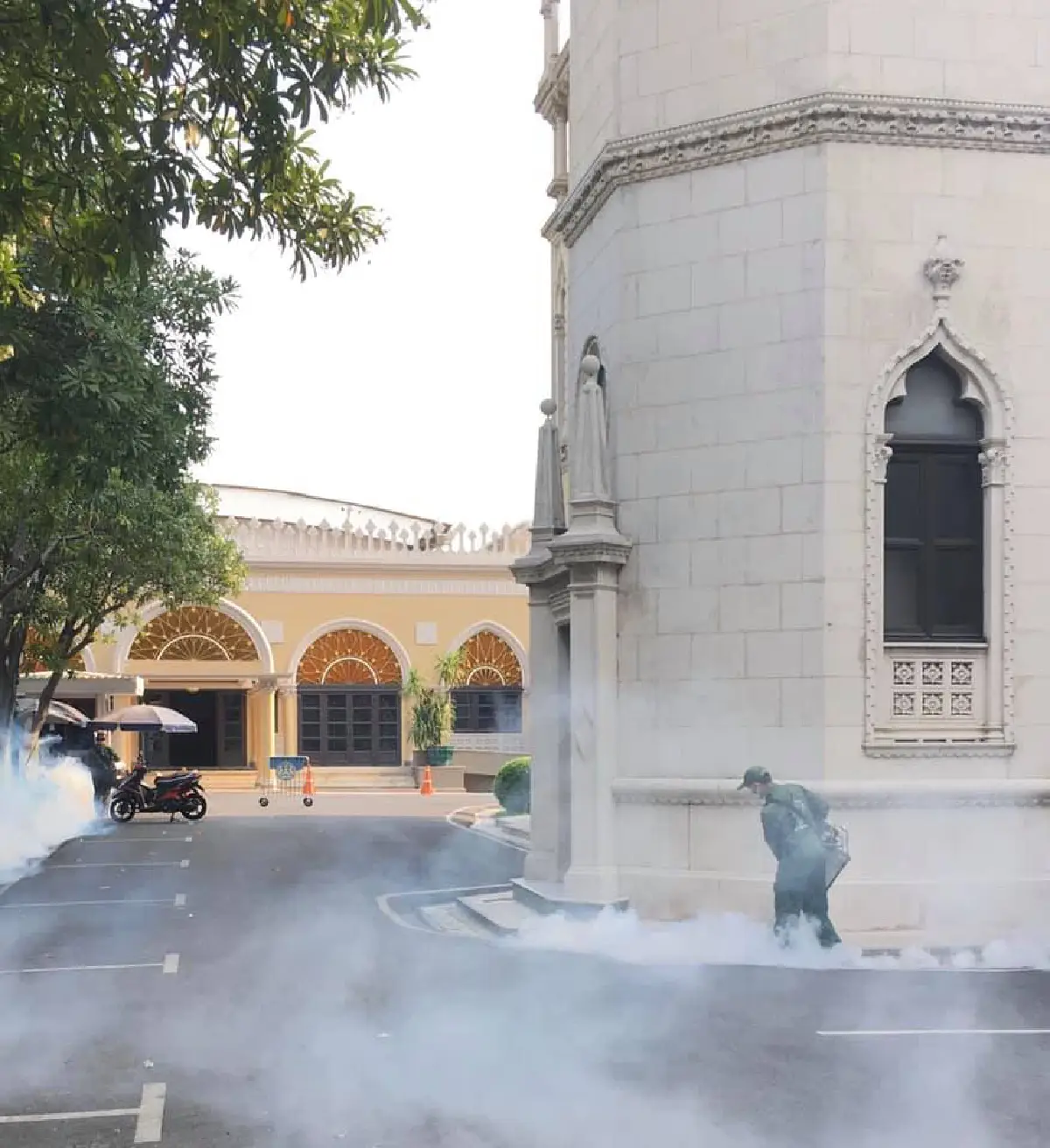 ฆ่าเชื้อทั่วทำเนียบ! เลขาธิการนายกฯคุมเข้มป้องกันโควิด-19