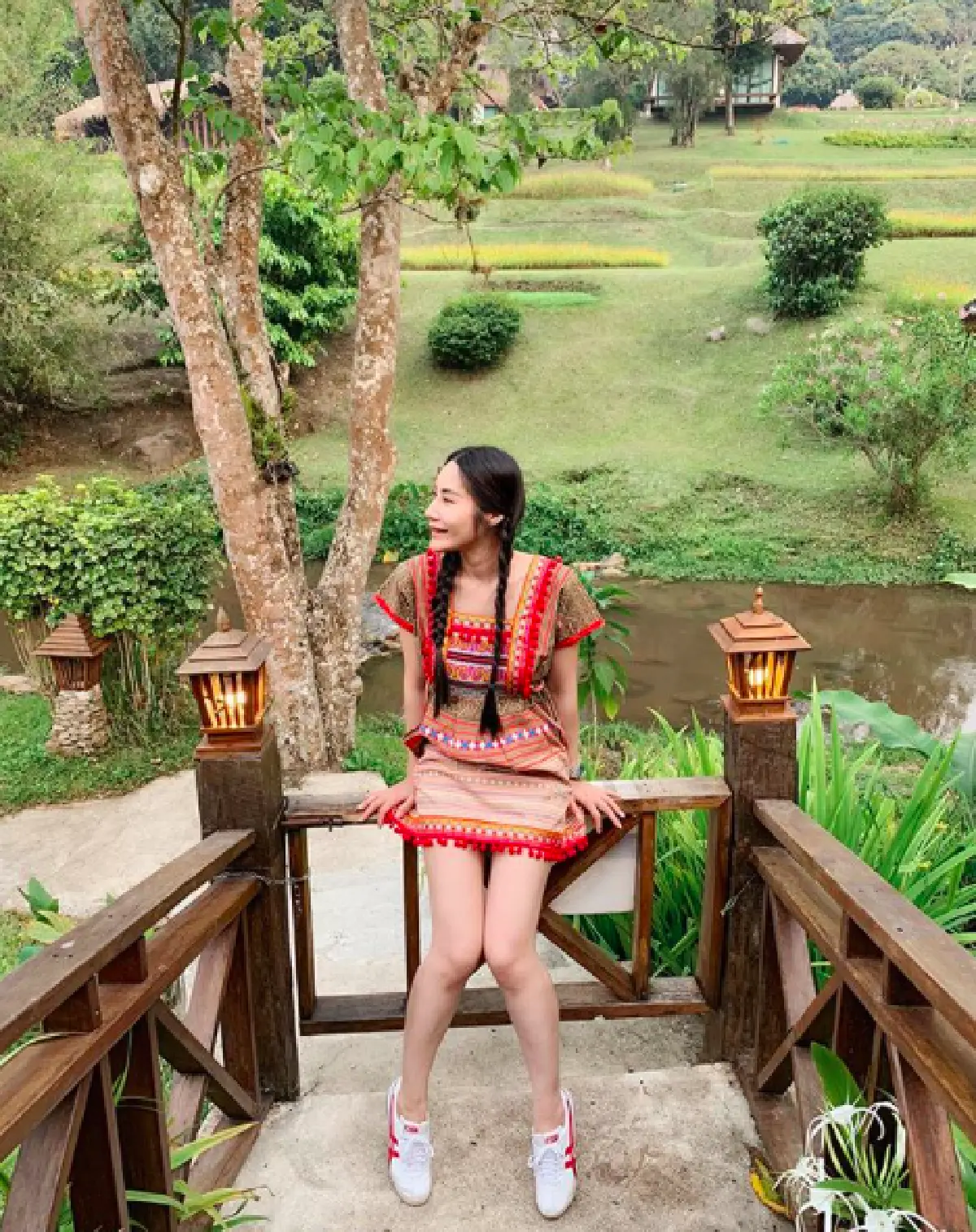 “ยูริ” ภรรยา “บอล เชิญยิ้ม” เปลือยหลังโพสต์ท่าสุดแซ่บกลางออนเซน ที่ม่อนแจ่ม 