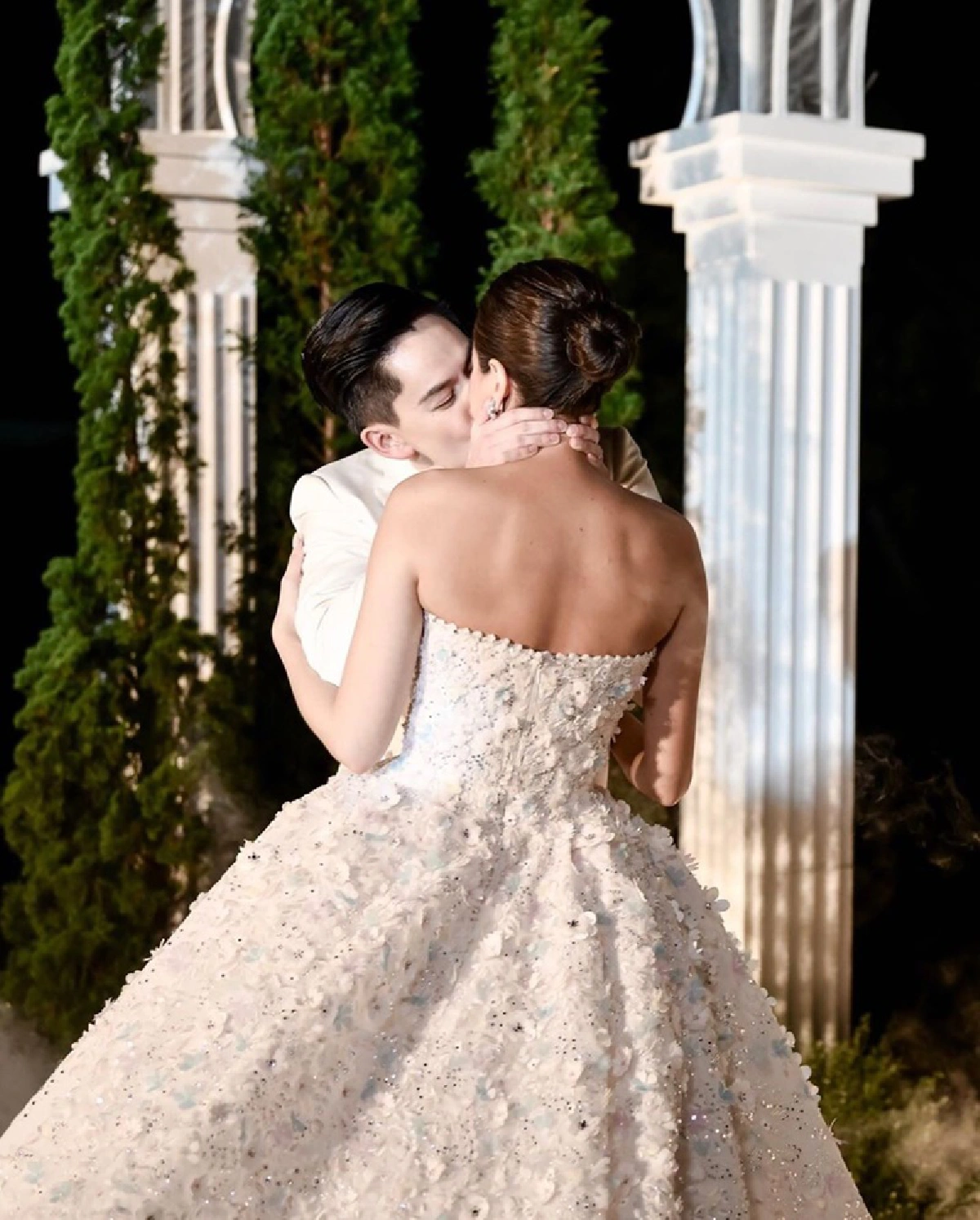 สมการรอคอย! "ศรีริต้า-กรณ์" จัดพิธีฉลองมงคลยิ่งใหญ่ หรูหรา และอลังการมาก