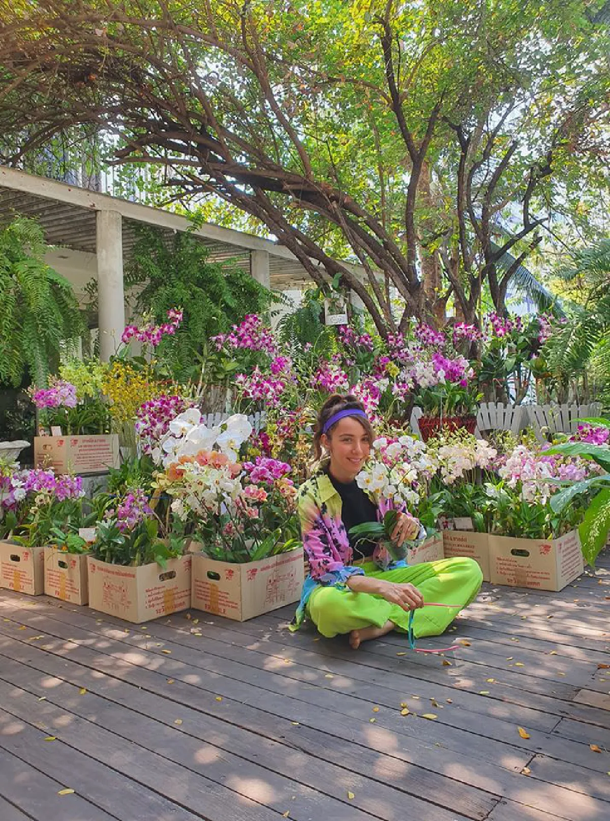 ปลอดภัยไว้ก่อน! “ปาล์มมี่” ใส่ถุงมือก่อนจับมือกับแฟนๆ ห่วงโควิด-19