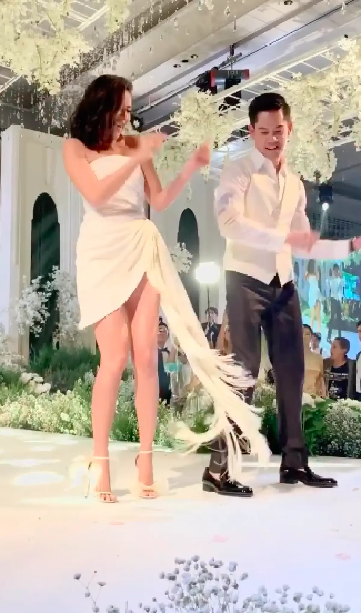 "ริต้า-กรณ์" กับอาฟเตอร์ปาร์ตี้สุดมันส์ บ่าวสาวพากันแดนซ์กระจาย