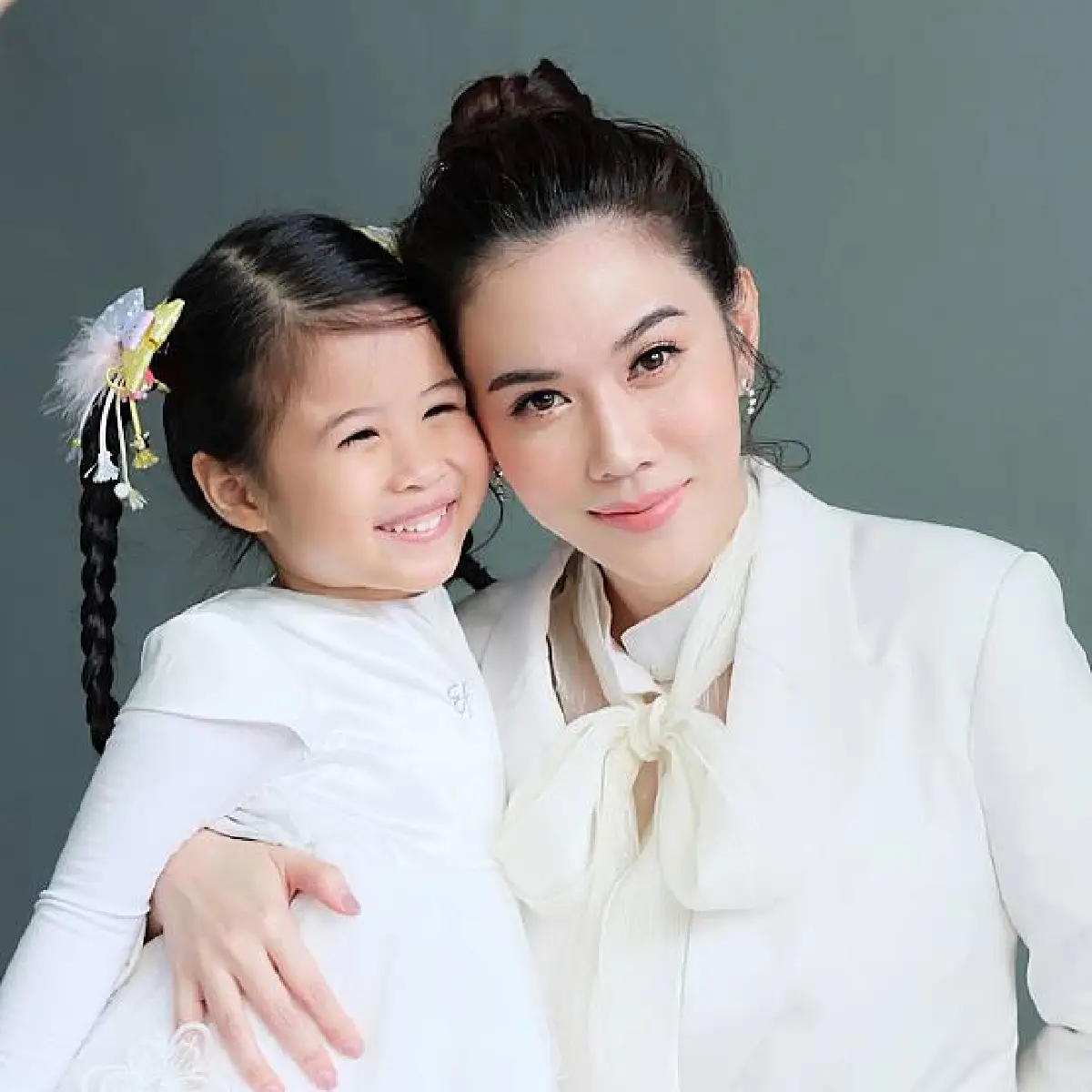 "แม่เมย์" อัปเดตการผ่าตัดซีสต์ที่รังไข่ กำลังใจดี "น้องมายู" เฝ้าไม่ห่าง