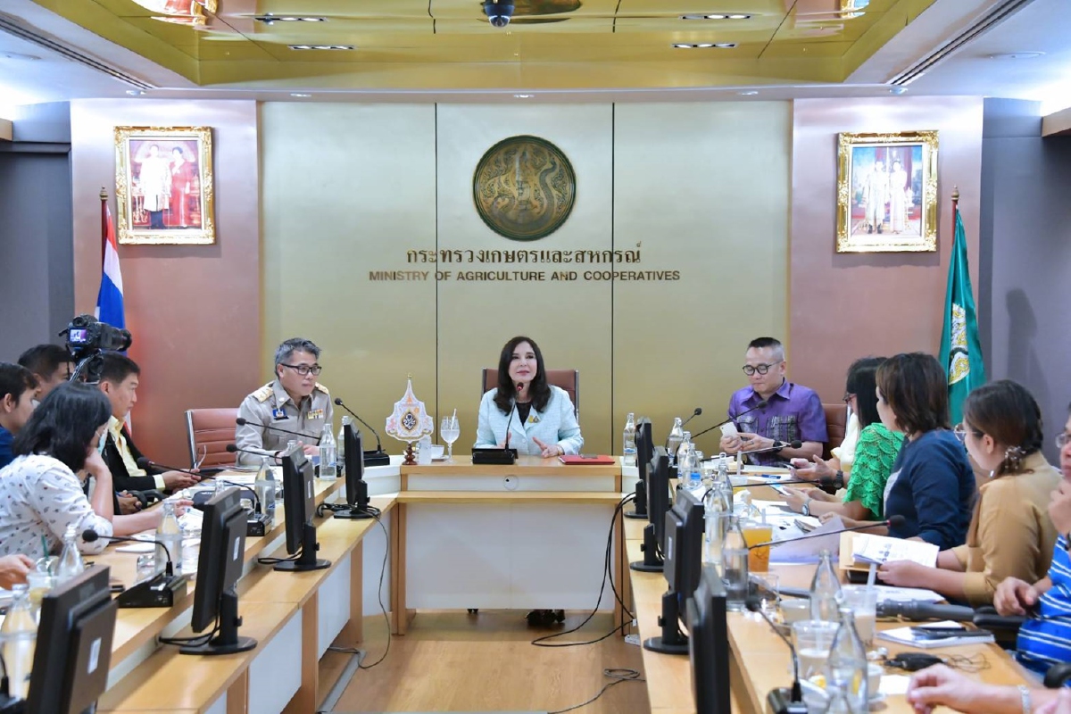 ตลาดผลไม้ไทยเจอพิษไวรัสโควิด-19 ฉุดออเดอร์ร่วง ชงครม.ของบระบายผลผลิตอุ้มเกษตรกร ตลาดผลไม้ไทยเจอพิษไวรัสโควิด-19 ฉุดออเดอร์ร่วง ชงครม.ของบระบายผลผลิตอุ้มเกษตรกร