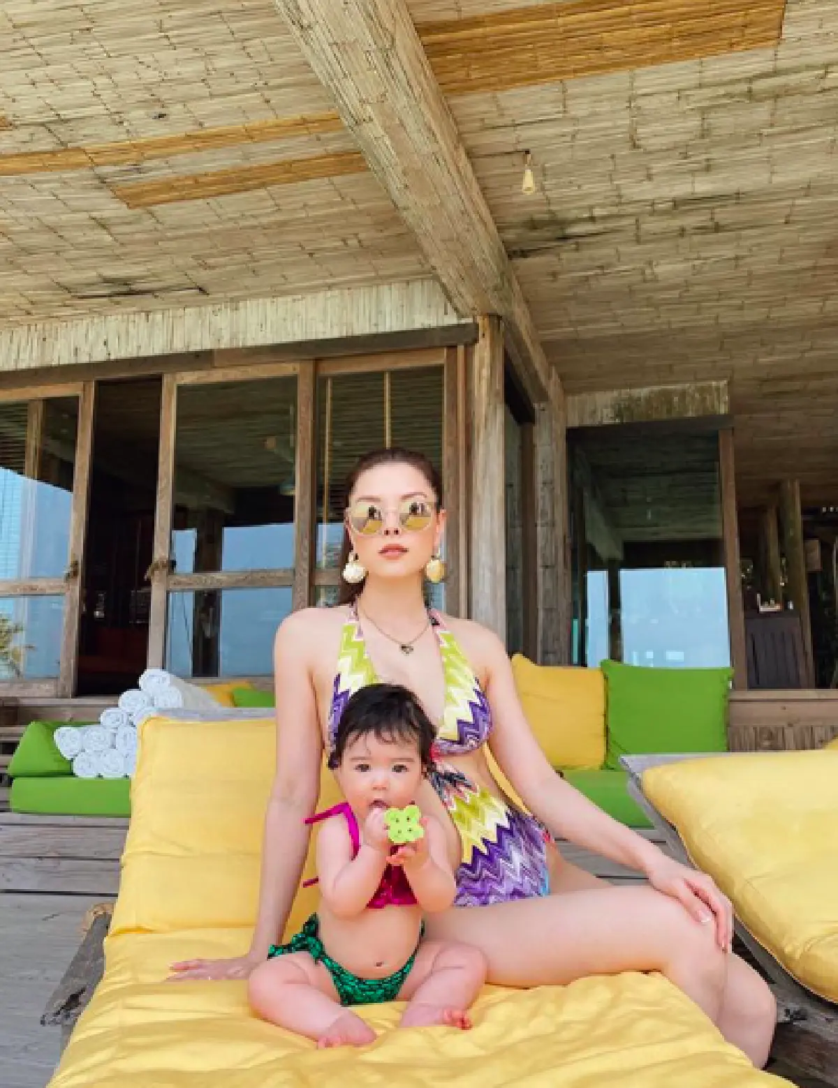 น่ารักหนักมาก! "ลิเดีย-น้องเดมี่" ในชุดบิกินี่ตัวจิ๋ว แปลงร่างเป็นนางเงือกน้อย 