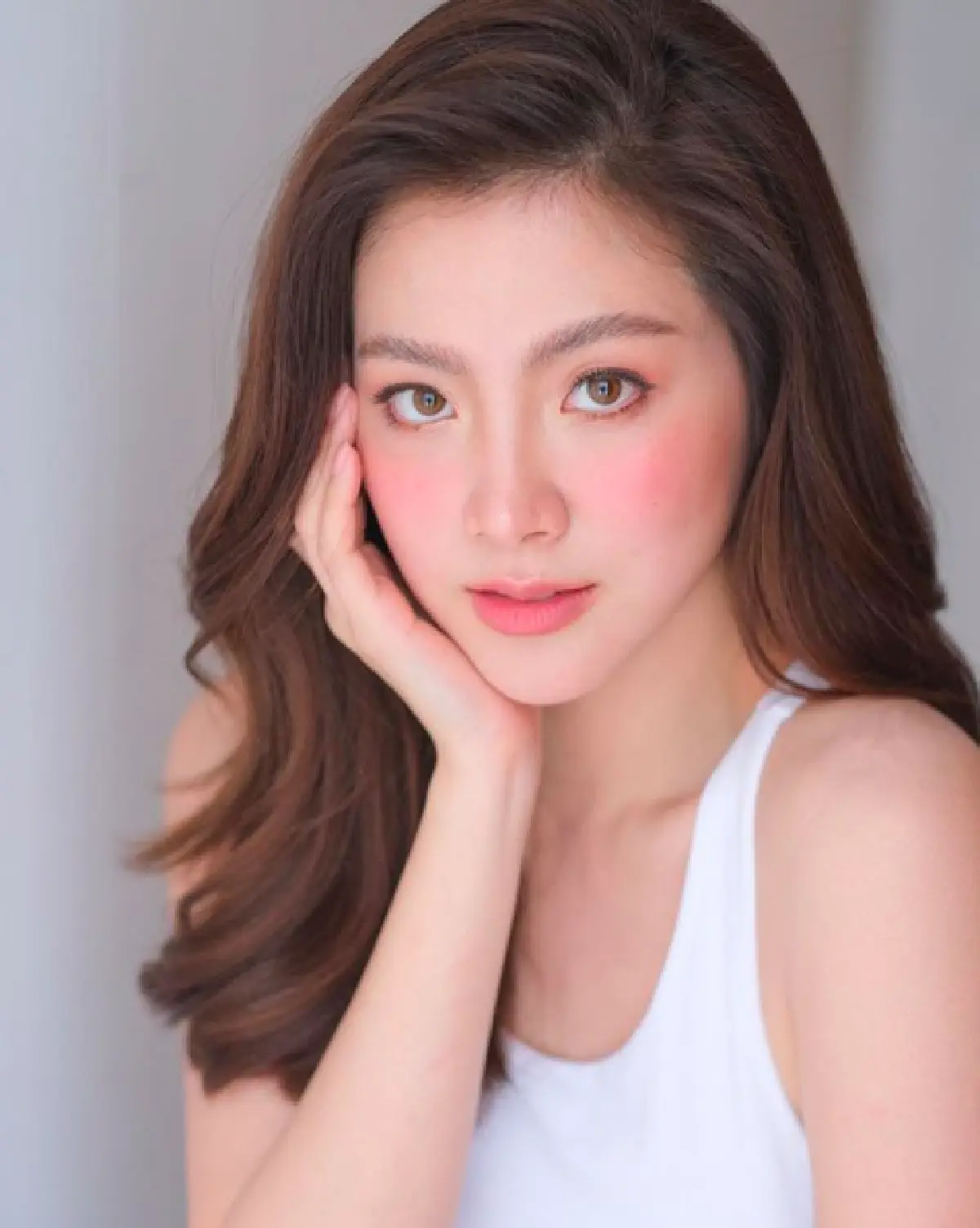 "โอ๊ต ปราโมทย์" ถึงกับยอมตาย เมื่อ "ใบเฟิร์น" แหวกอกถ่ายภาพสุดแซ่บเกินต้าน