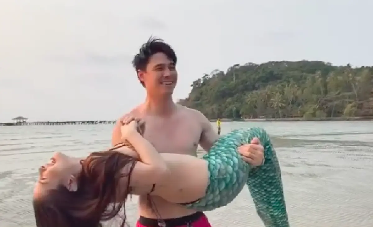 น่ารักหนักมาก! "ลิเดีย-น้องเดมี่" ในชุดบิกินี่ตัวจิ๋ว แปลงร่างเป็นนางเงือกน้อย 