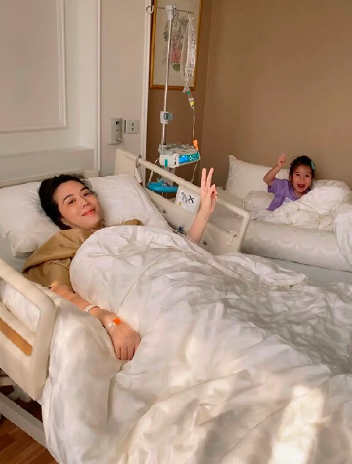 "แม่เมย์" อัปเดตการผ่าตัดซีสต์ที่รังไข่ กำลังใจดี "น้องมายู" เฝ้าไม่ห่าง