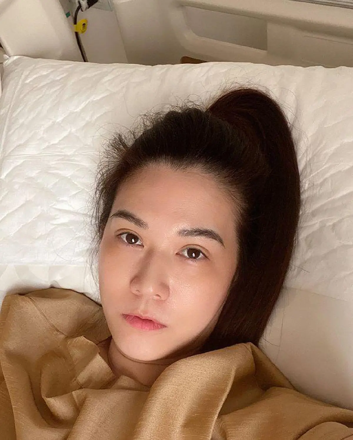 "แม่เมย์" อัปเดตการผ่าตัดซีสต์ที่รังไข่ กำลังใจดี "น้องมายู" เฝ้าไม่ห่าง