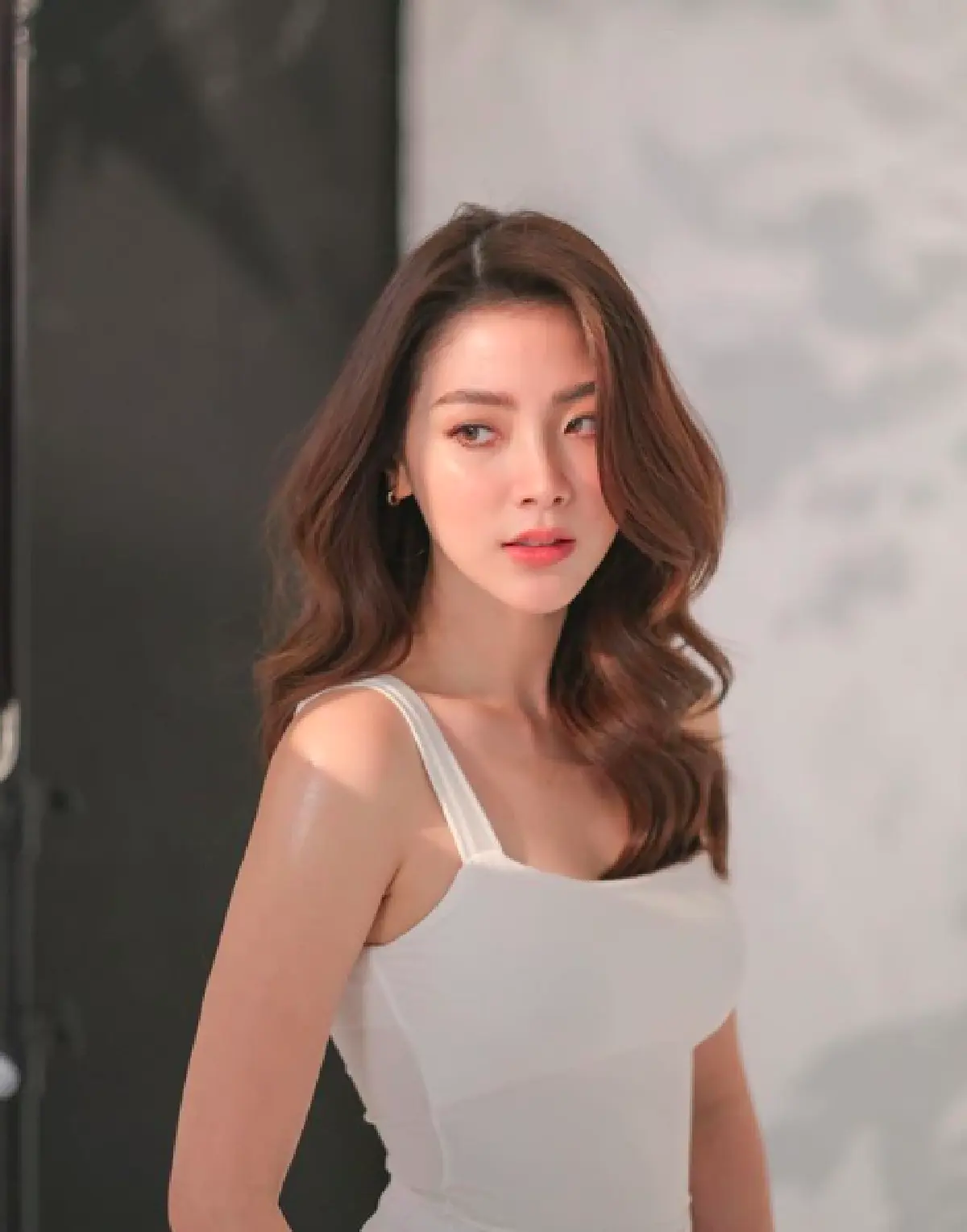 "โอ๊ต ปราโมทย์" ถึงกับยอมตาย เมื่อ "ใบเฟิร์น" แหวกอกถ่ายภาพสุดแซ่บเกินต้าน