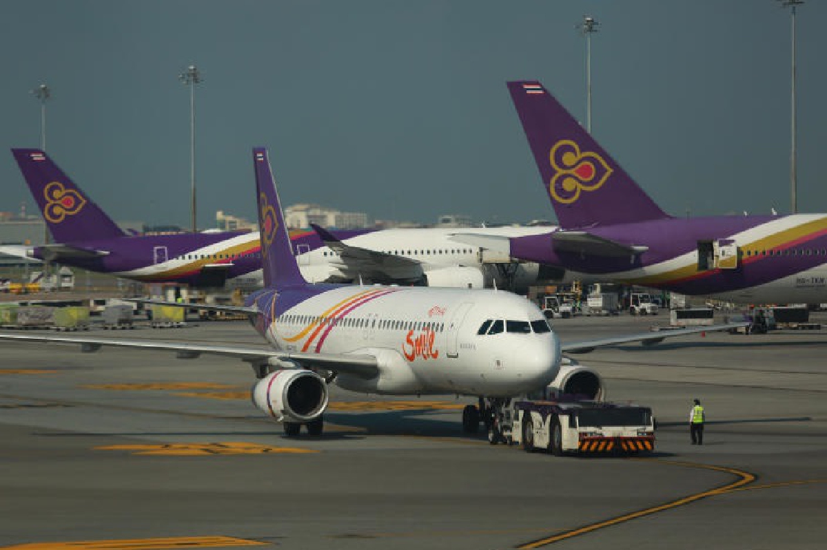 การบินไทยขาดทุน 1.2 หมื่นล้าน การบินไทยขาดทุน 1.2 หมื่นล้าน