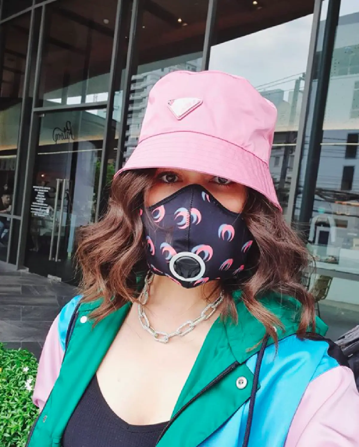 ไม่เคยธรรมดา “ชมพู่ อารยา” กับหน้ากากอนามัยกันโรคแบบแฟชั่น ราคาก็เอาเรื่อง