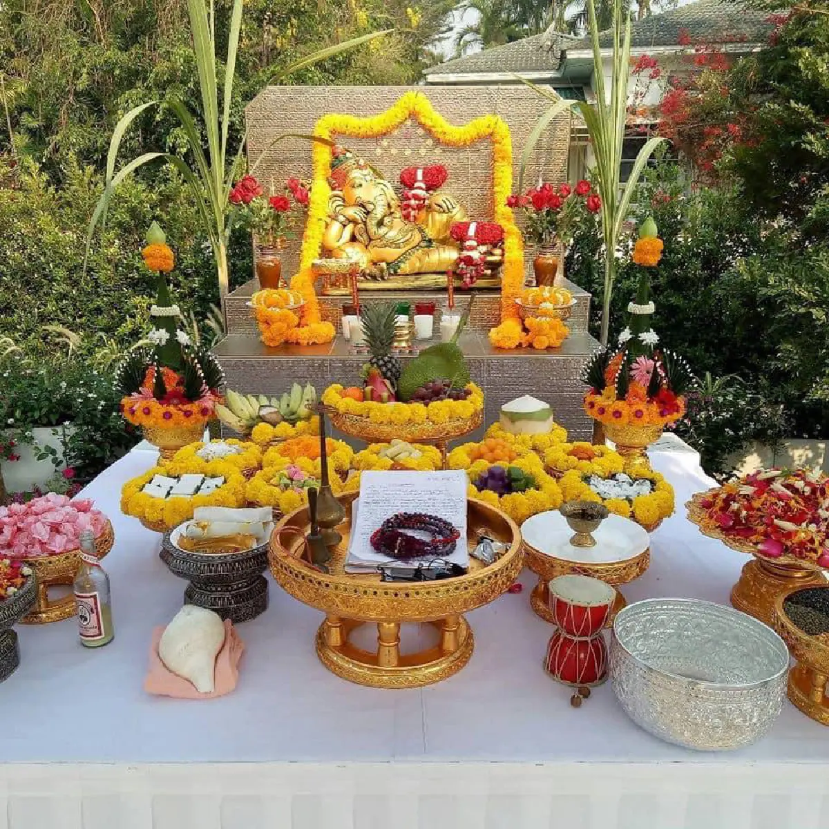 “ใหม่ เจริญปุระ” ถือฤกษ์ดีทำบุญบวงสรวงพระพิฆเนศ พร้อมทำบุญขึ้นบ้านใหม่หลังใหญ่