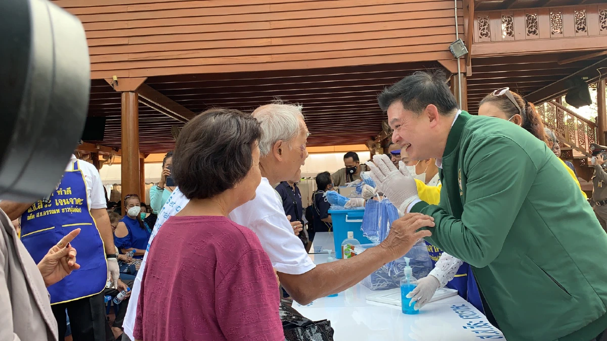 "สิระ"เลิกแจกหน้ากากอนามัยหลังเจอทักท้วงไร้คุณภาพ