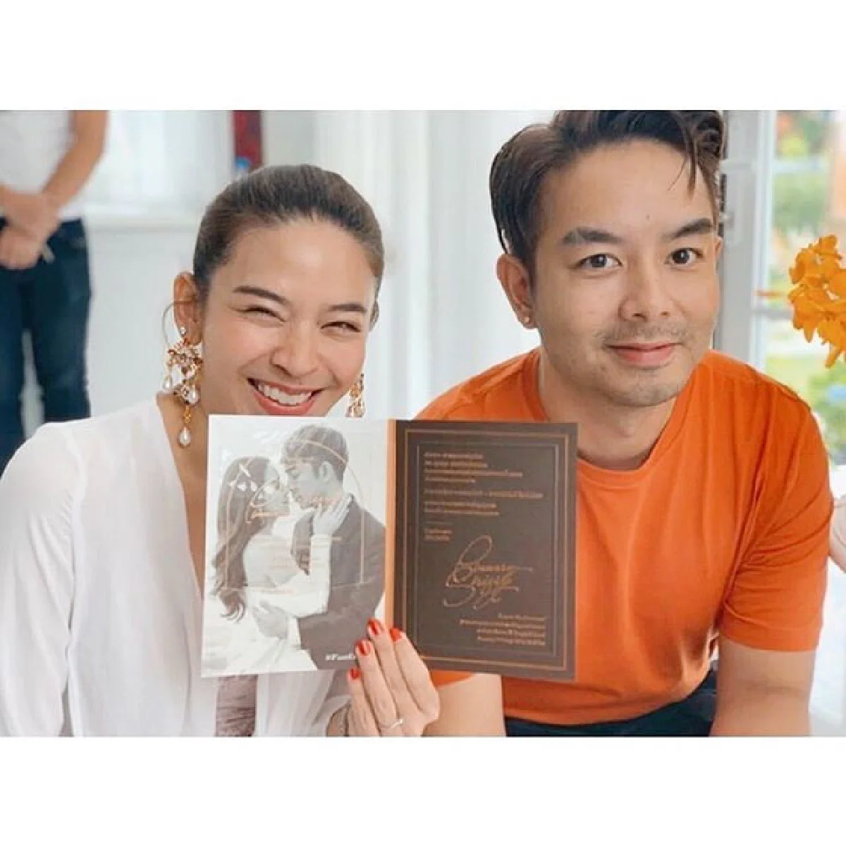 "กวาง-น้ำหวาน" เผยการ์ดแต่งงาน สวย เรียบหรูพร้อมแจก