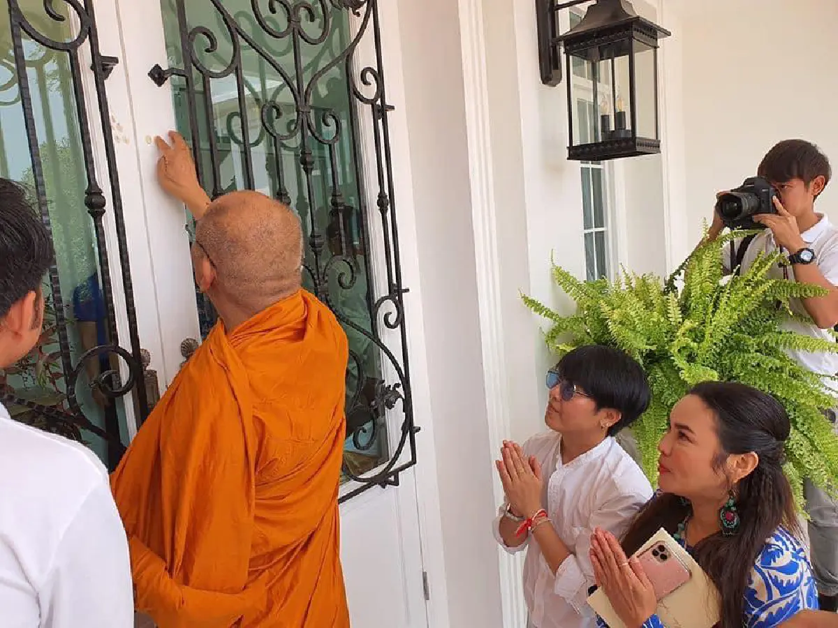 “ใหม่ เจริญปุระ” ถือฤกษ์ดีทำบุญบวงสรวงพระพิฆเนศ พร้อมทำบุญขึ้นบ้านใหม่หลังใหญ่