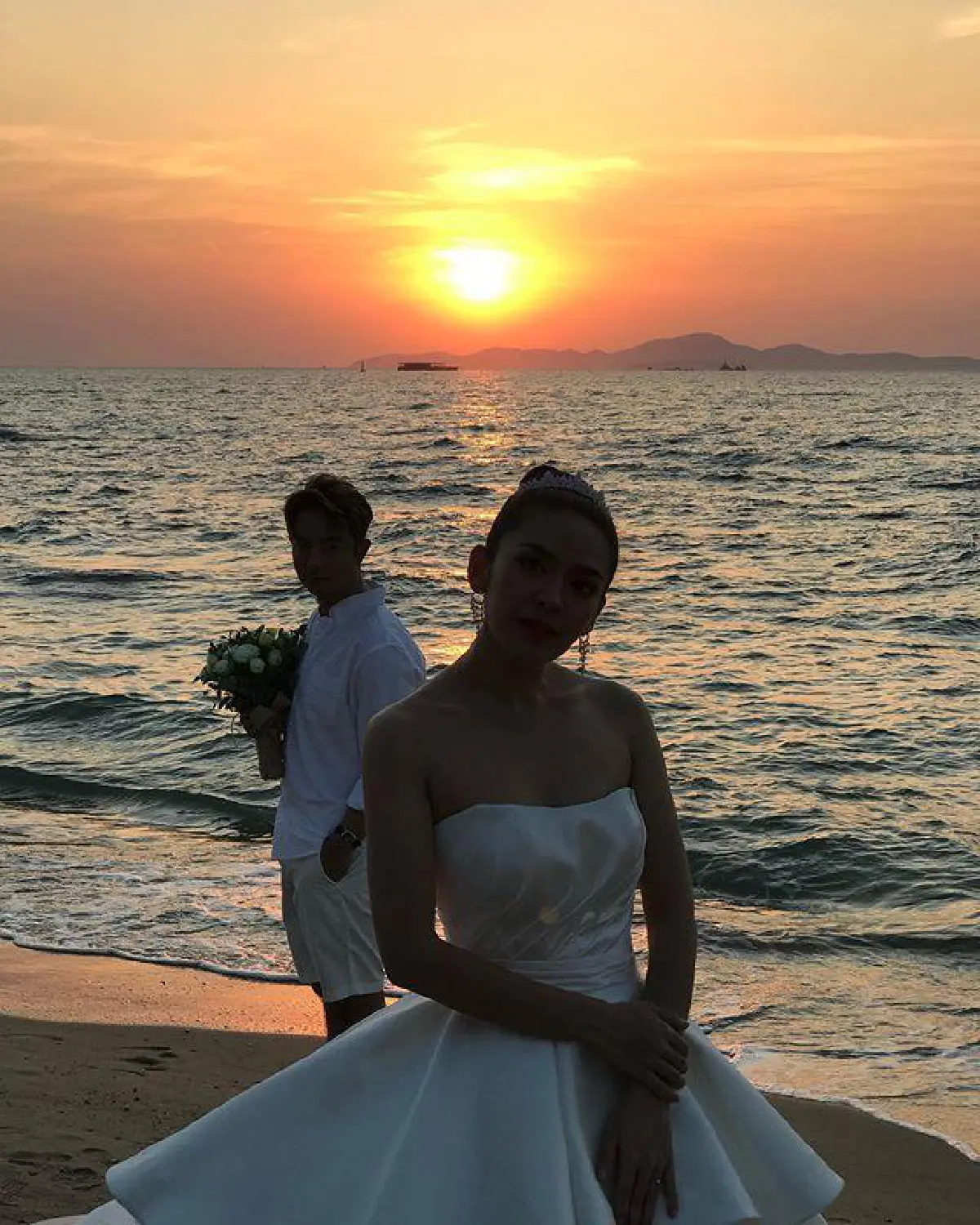 "กวาง-น้ำหวาน" เผยการ์ดแต่งงาน สวย เรียบหรูพร้อมแจก