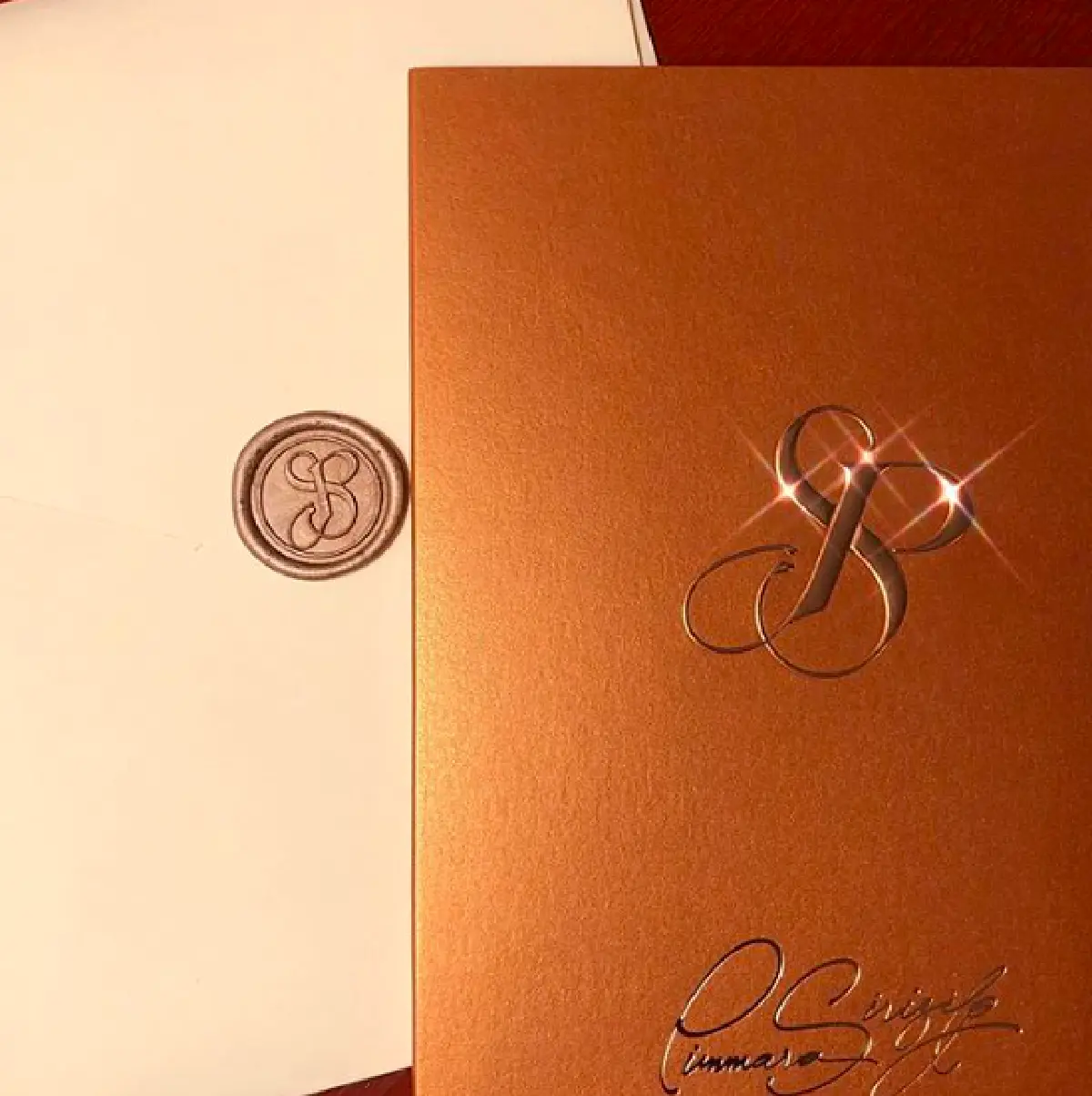 "กวาง-น้ำหวาน" เผยการ์ดแต่งงาน สวย เรียบหรูพร้อมแจก