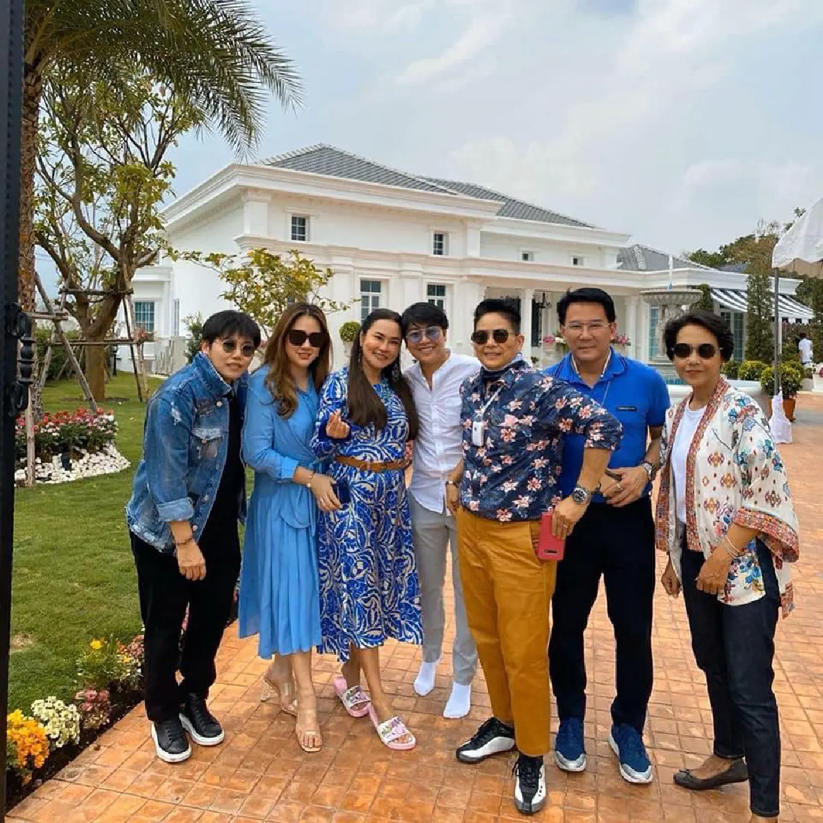 “ใหม่ เจริญปุระ” ถือฤกษ์ดีทำบุญบวงสรวงพระพิฆเนศ พร้อมทำบุญขึ้นบ้านใหม่หลังใหญ่