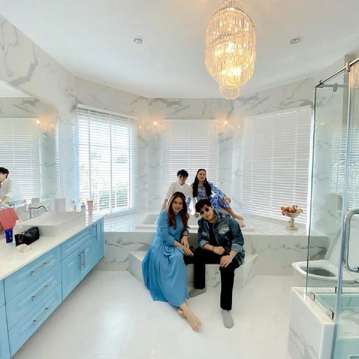 “ใหม่ เจริญปุระ” ถือฤกษ์ดีทำบุญบวงสรวงพระพิฆเนศ พร้อมทำบุญขึ้นบ้านใหม่หลังใหญ่