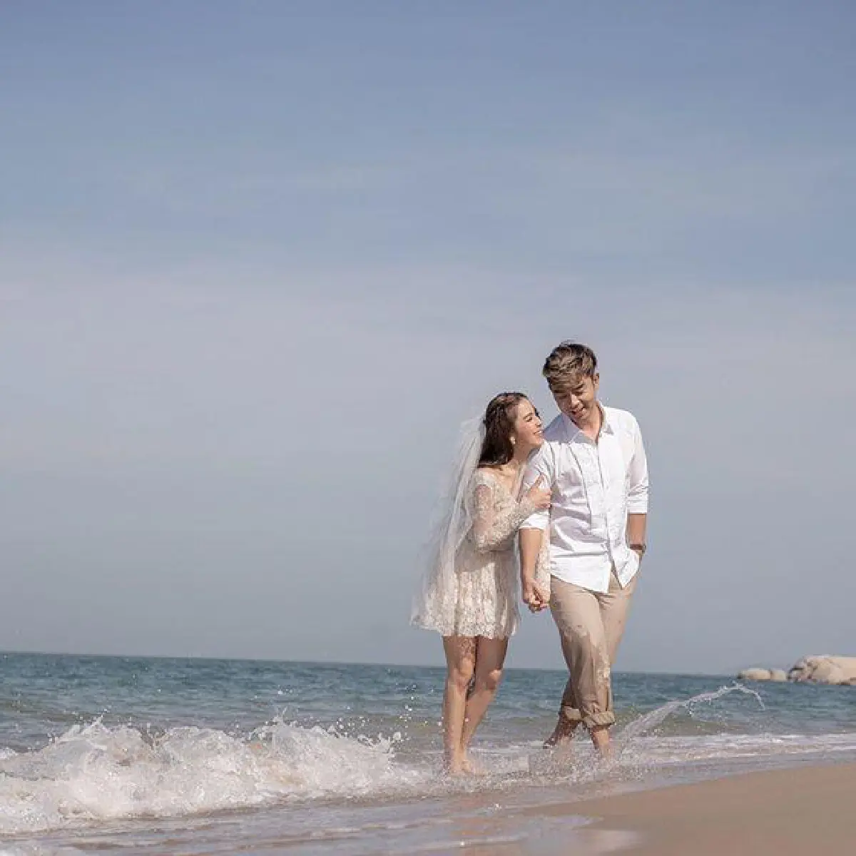 "กวาง-น้ำหวาน" เผยการ์ดแต่งงาน สวย เรียบหรูพร้อมแจก