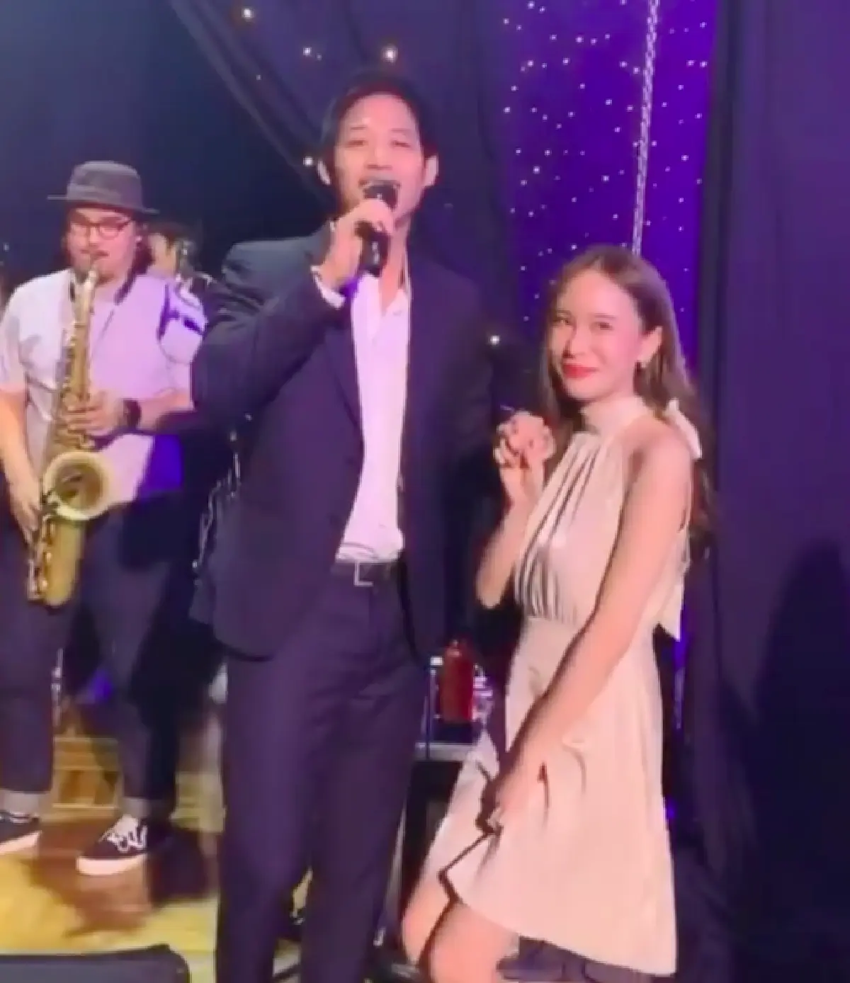 “มิ้ง ศวภัทร“ ชี้แจงกรณีสวมกอด “ตู่ ภพธร” หลังกลับจากเกาหลี แต่ไม่กักตัว 