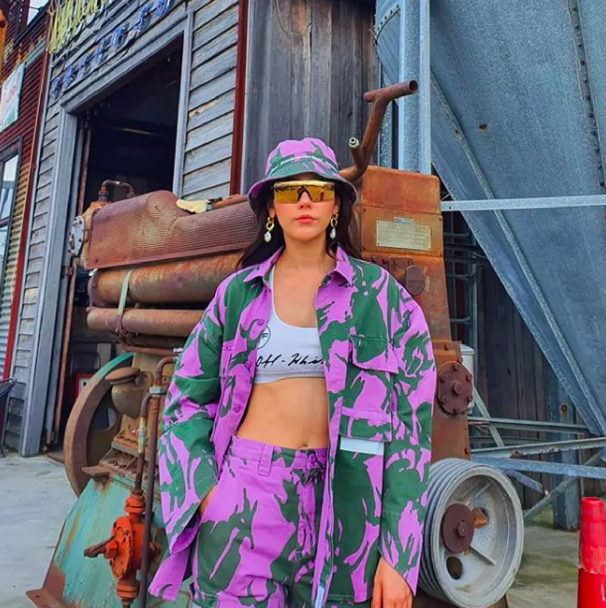 เจ้าแม่สตรีทตัวจริง "ชมพู่ อารยา" กับโลเคชั่นภ่ายภาพแบบชิวๆ 