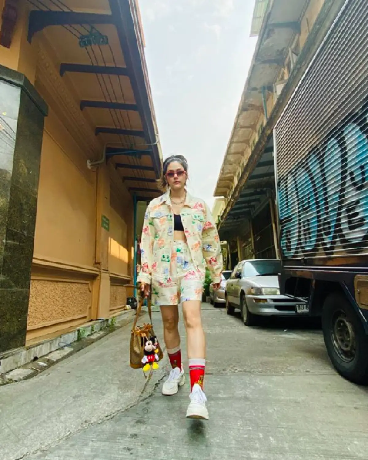 เจ้าแม่สตรีทตัวจริง "ชมพู่ อารยา" กับโลเคชั่นภ่ายภาพแบบชิวๆ 