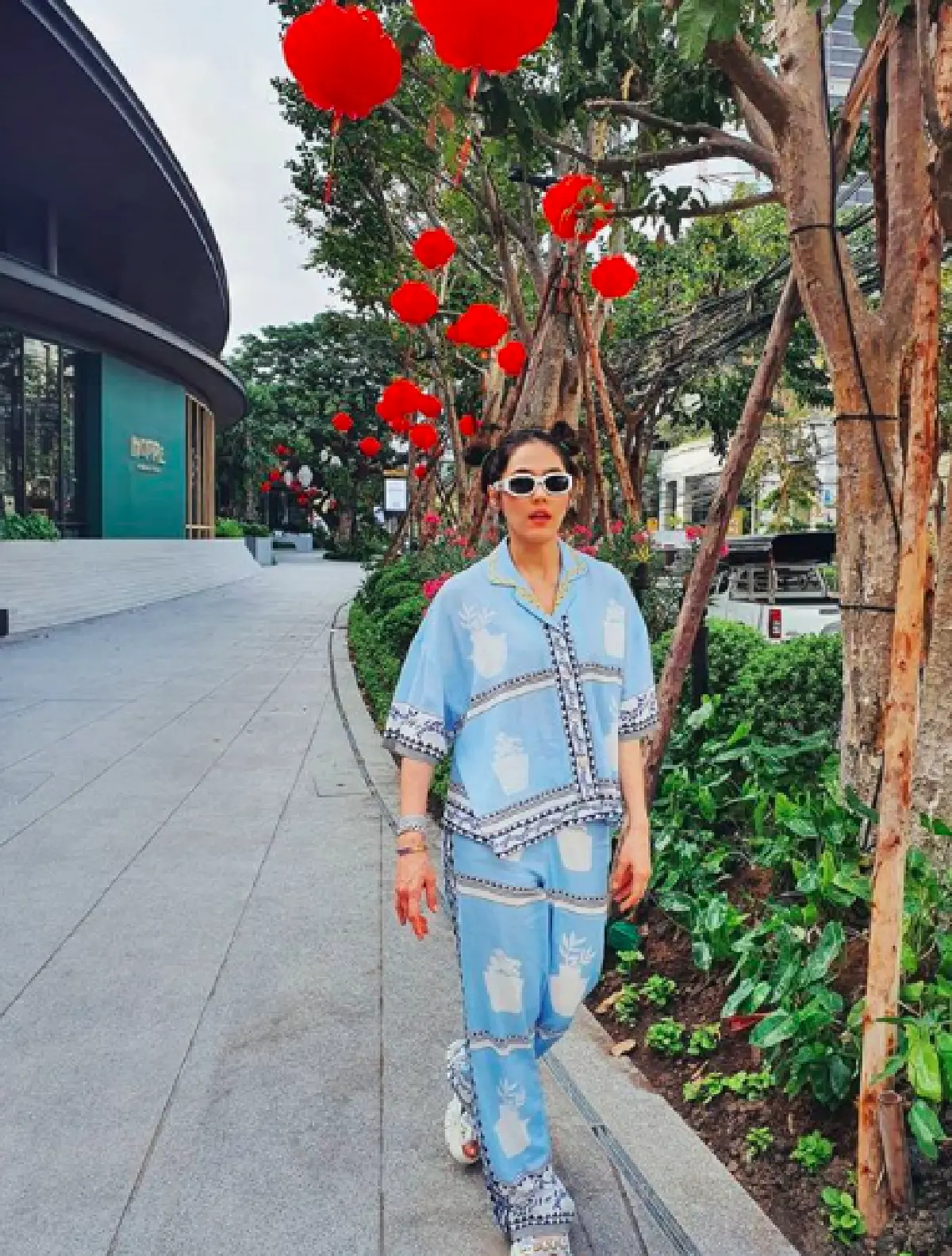 เจ้าแม่สตรีทตัวจริง "ชมพู่ อารยา" กับโลเคชั่นภ่ายภาพแบบชิวๆ 