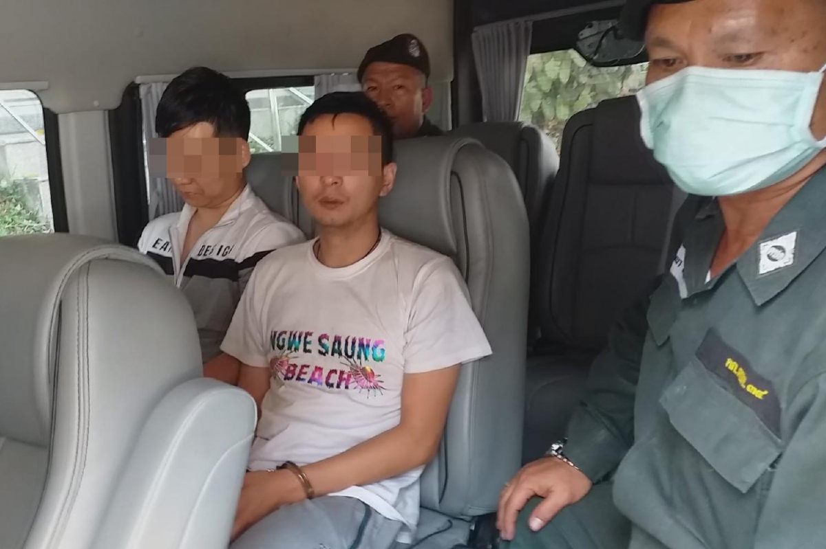 ตำรวจรับตัว2ชาวจีนฆ่าเพื่อนร่วมชาติทิ้งแม่น้ำปิงทำแผน ตำรวจรับตัว2ชาวจีนฆ่าเพื่อนร่วมชาติทิ้งแม่น้ำปิงทำแผน