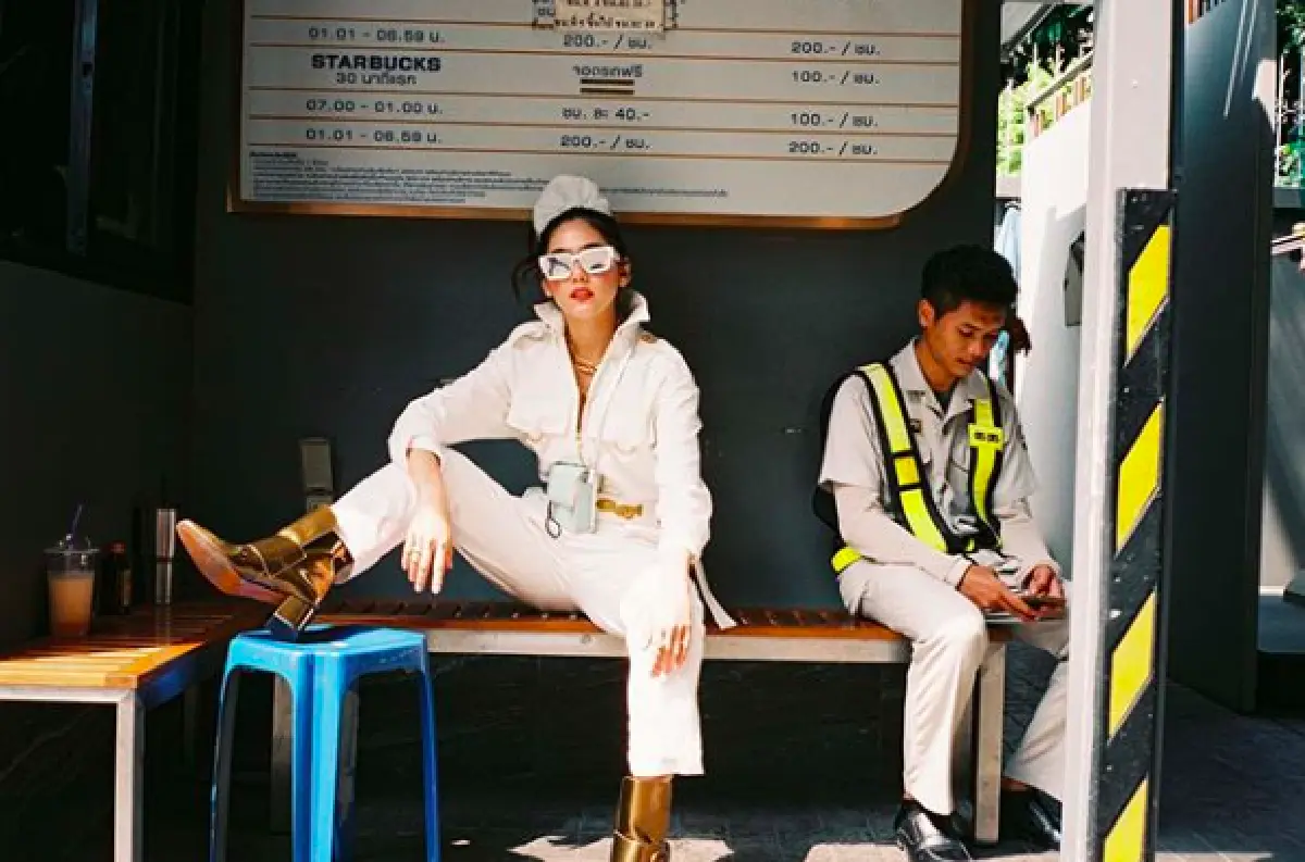 เจ้าแม่สตรีทตัวจริง "ชมพู่ อารยา" กับโลเคชั่นภ่ายภาพแบบชิวๆ 