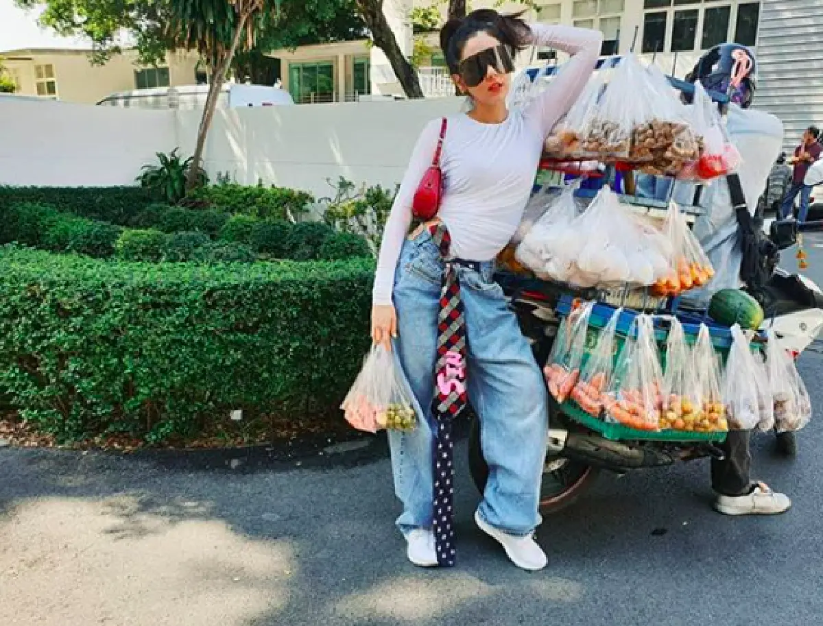 เจ้าแม่สตรีทตัวจริง "ชมพู่ อารยา" กับโลเคชั่นภ่ายภาพแบบชิวๆ 