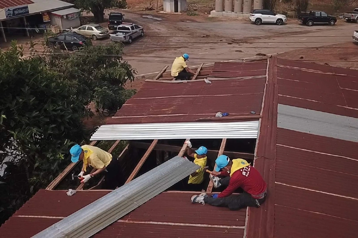 พายุฤดูร้อนถล่มขอนแก่น หลังคาปลิวว่อนเสียหายเกือบ50หลังคาเรือน