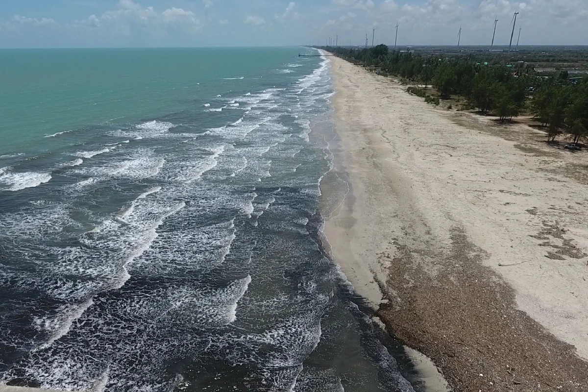 "สนธิรัตน์"ตรวจแท่นจุดเจาะกลางอ่าวไทย สนใจคราบน้ำมันเกลื่อนหัวไหรมาจากไหน