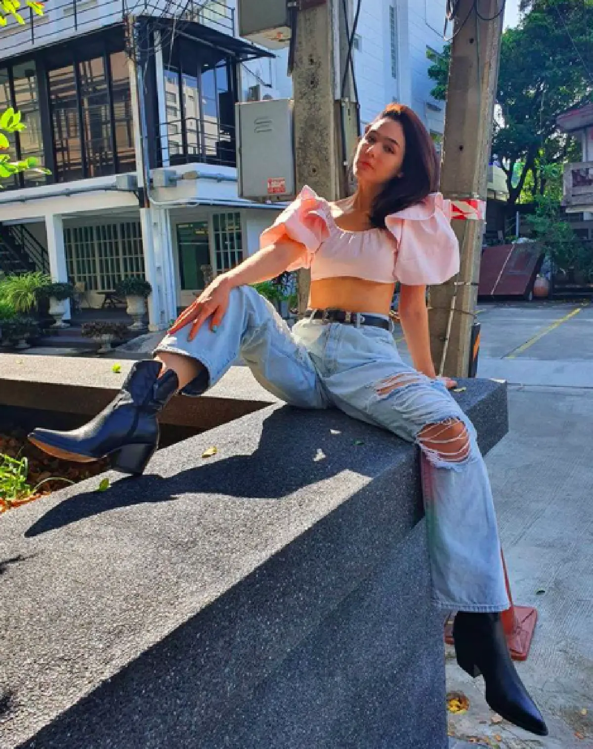 เจ้าแม่สตรีทตัวจริง "ชมพู่ อารยา" กับโลเคชั่นภ่ายภาพแบบชิวๆ 