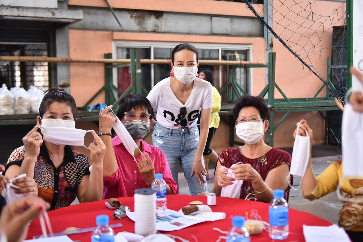 มาดามแป้ง นำทีมอาสาร่วมใจสู้ภัยโควิด-19