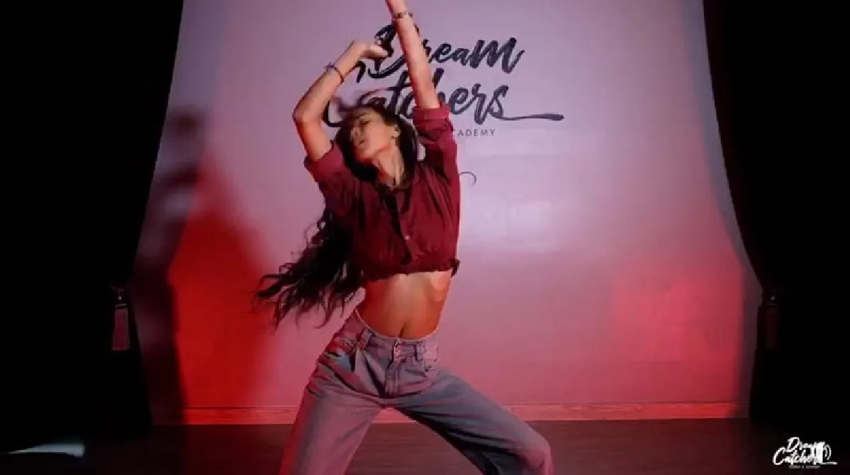 เมญ่า นนธวรรณ โชว์สเต็ปแดนซ์สุดปังในเพลง พักก่อน ทำหลายคนดูตาค้าง (คลิป)