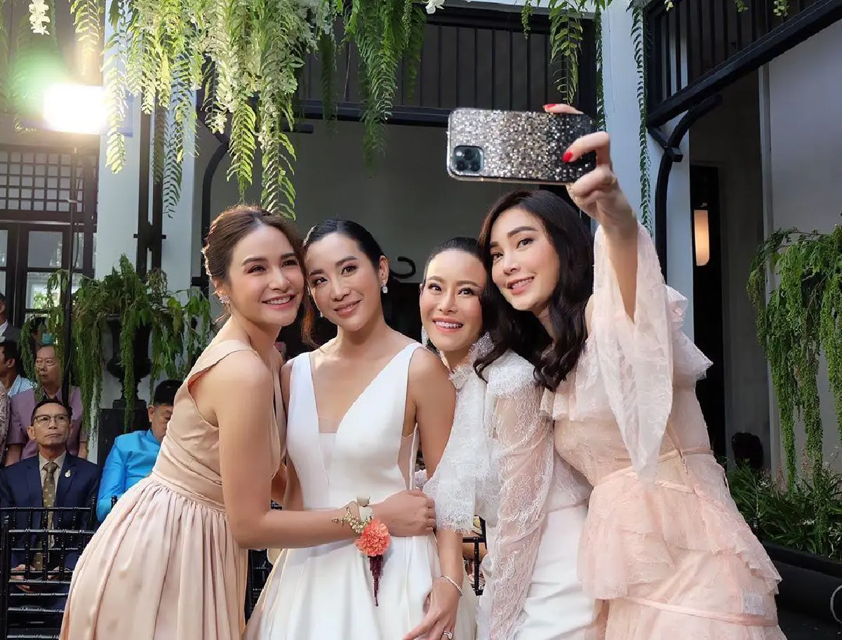 วันนี้ที่รอคอย! วีเจจ๋า-ตุ๊ ธนานันต์ ควงคู่เข้าพิธีแต่งงานสุดชื่นมื่น 