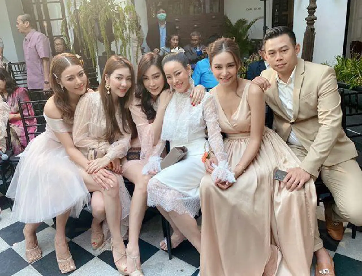 สวยยกแก๊ง! รวมภาพเพื่อนสาวซุปตาร์ร่วมงานแต่ง วีเจจ๋า ณัฐฐาวีรนุช